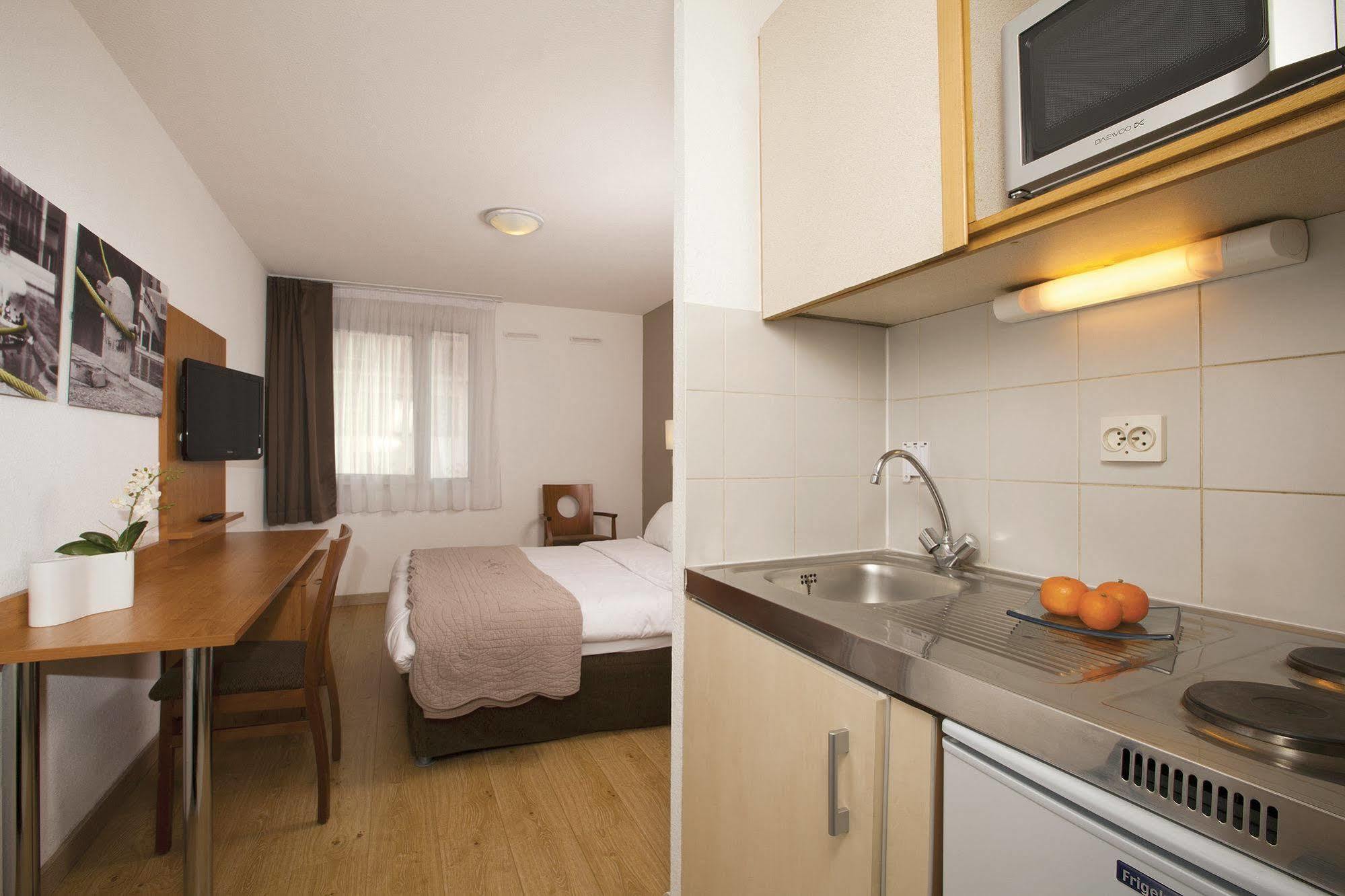 Sejours & Affaires Pantin Charles De Gaulle Aparthotel Exterior photo